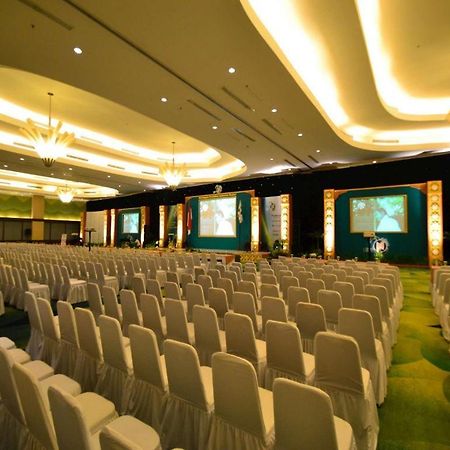 Ipb Convention Hotel Botani Square Богор Екстериор снимка