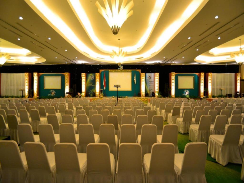 Ipb Convention Hotel Botani Square Богор Екстериор снимка