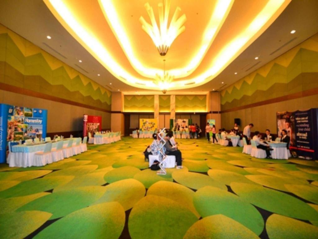 Ipb Convention Hotel Botani Square Богор Екстериор снимка