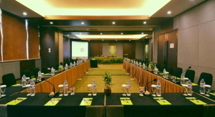 Ipb Convention Hotel Botani Square Богор Екстериор снимка