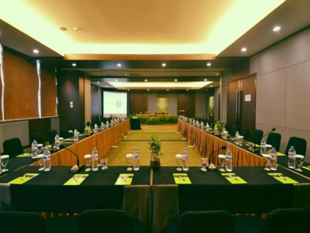 Ipb Convention Hotel Botani Square Богор Екстериор снимка